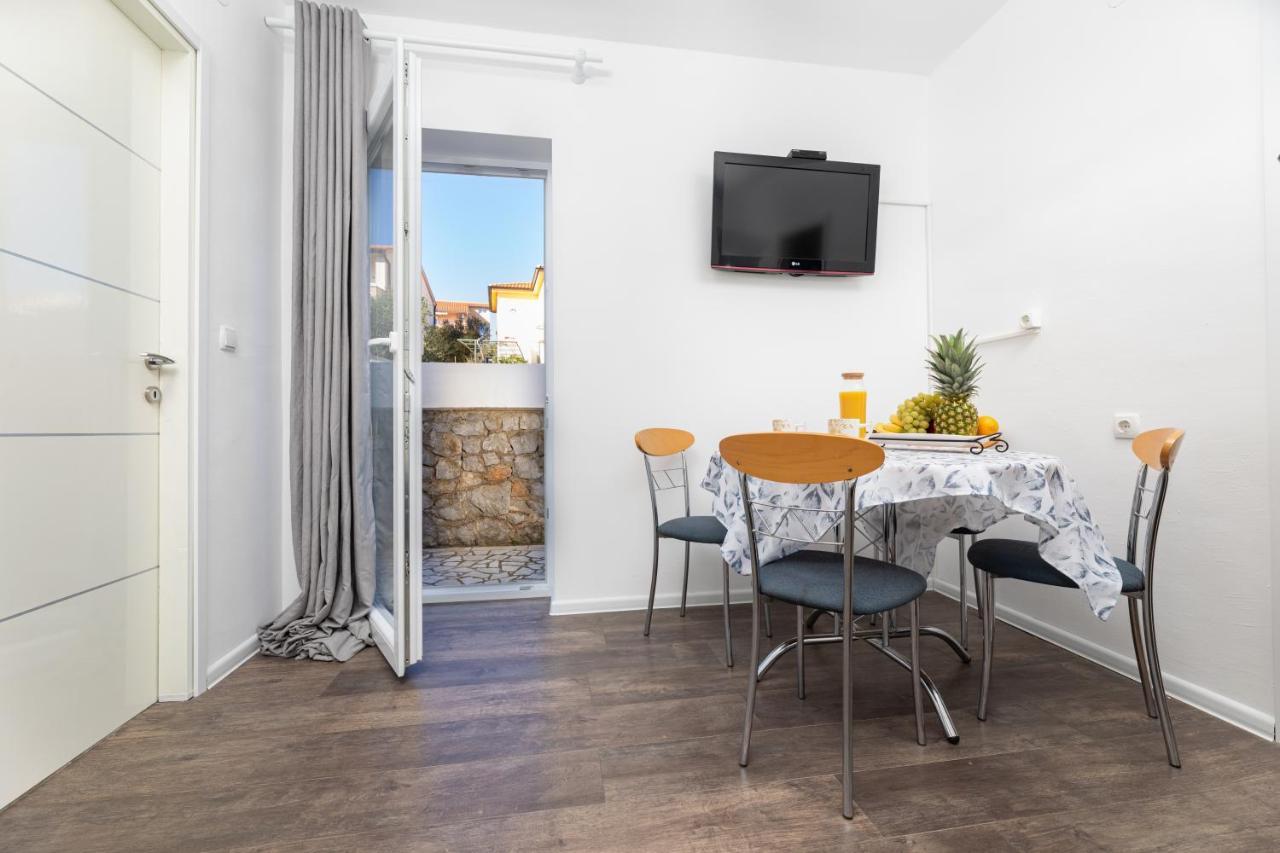 קרק Apartments Aisa* Countryside Holiday Just 500M From The Beach! מראה חיצוני תמונה