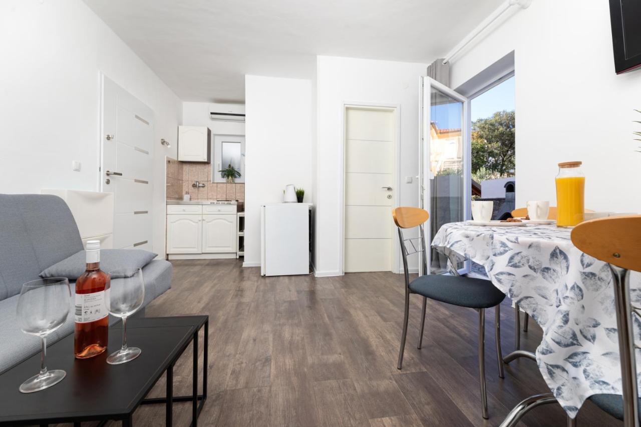 קרק Apartments Aisa* Countryside Holiday Just 500M From The Beach! מראה חיצוני תמונה